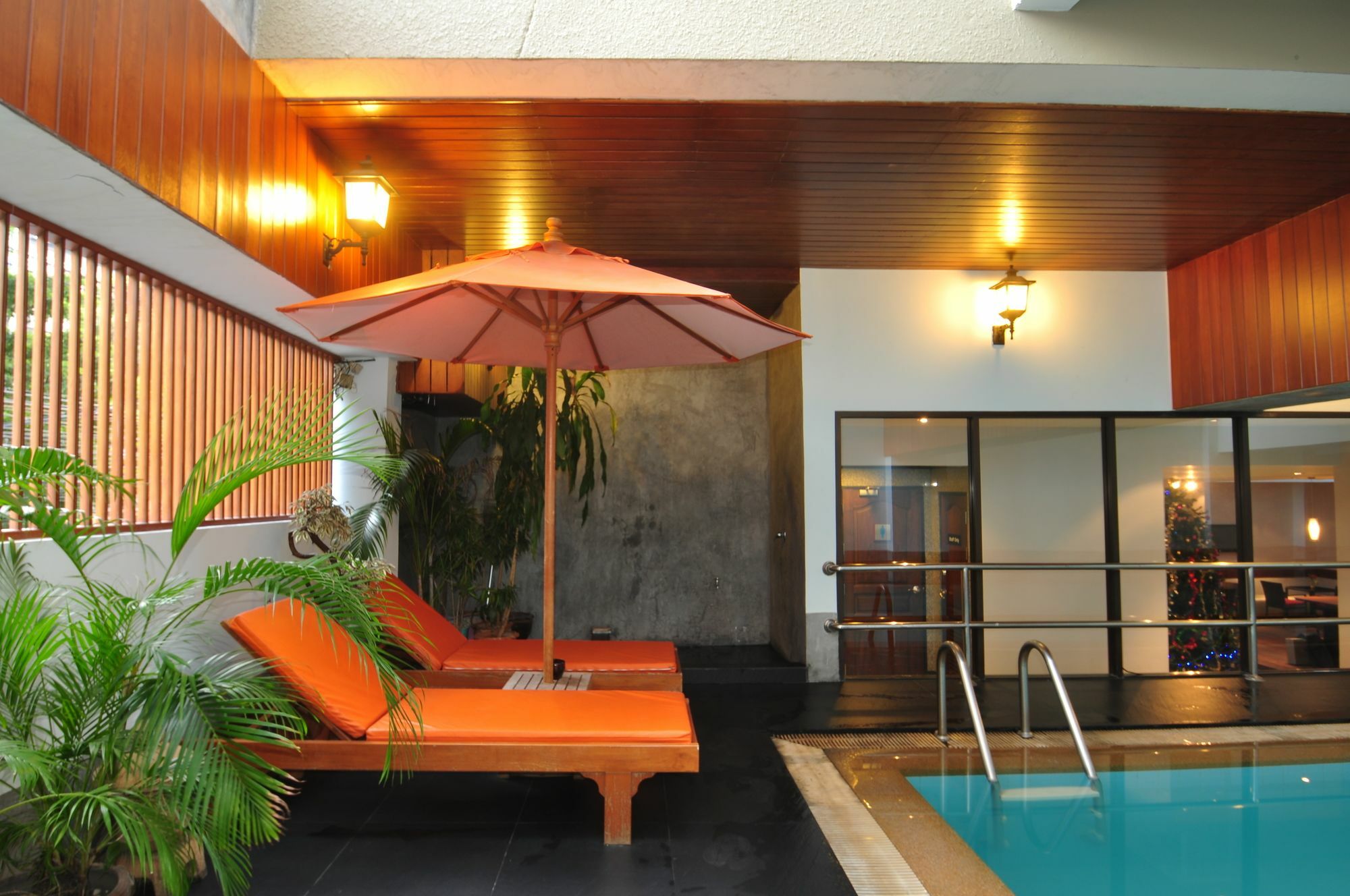 The Euro Grande Hotel Bangkok Esterno foto