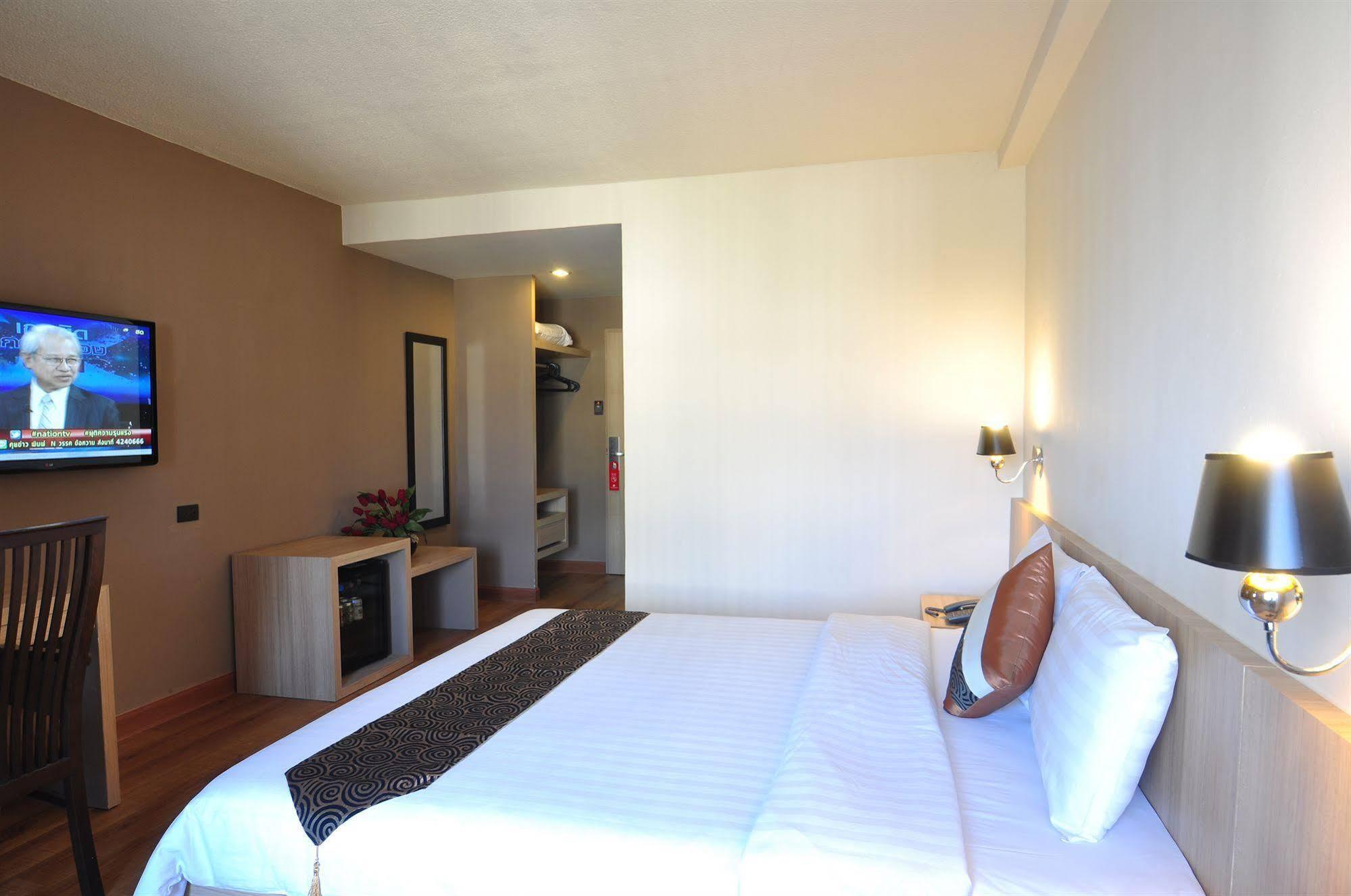 The Euro Grande Hotel Bangkok Esterno foto