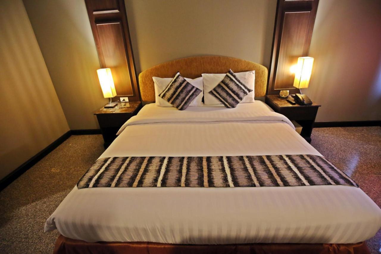 The Euro Grande Hotel Bangkok Esterno foto